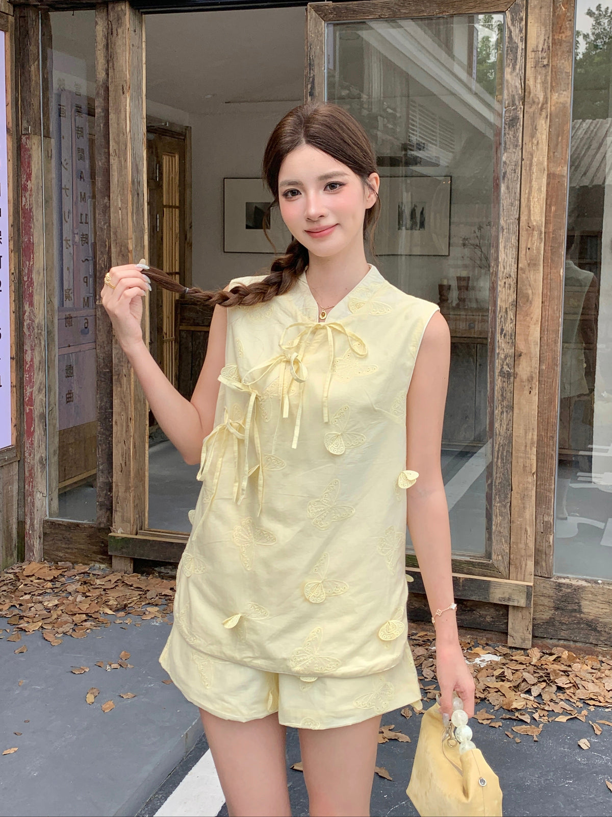 Yue Lin Top