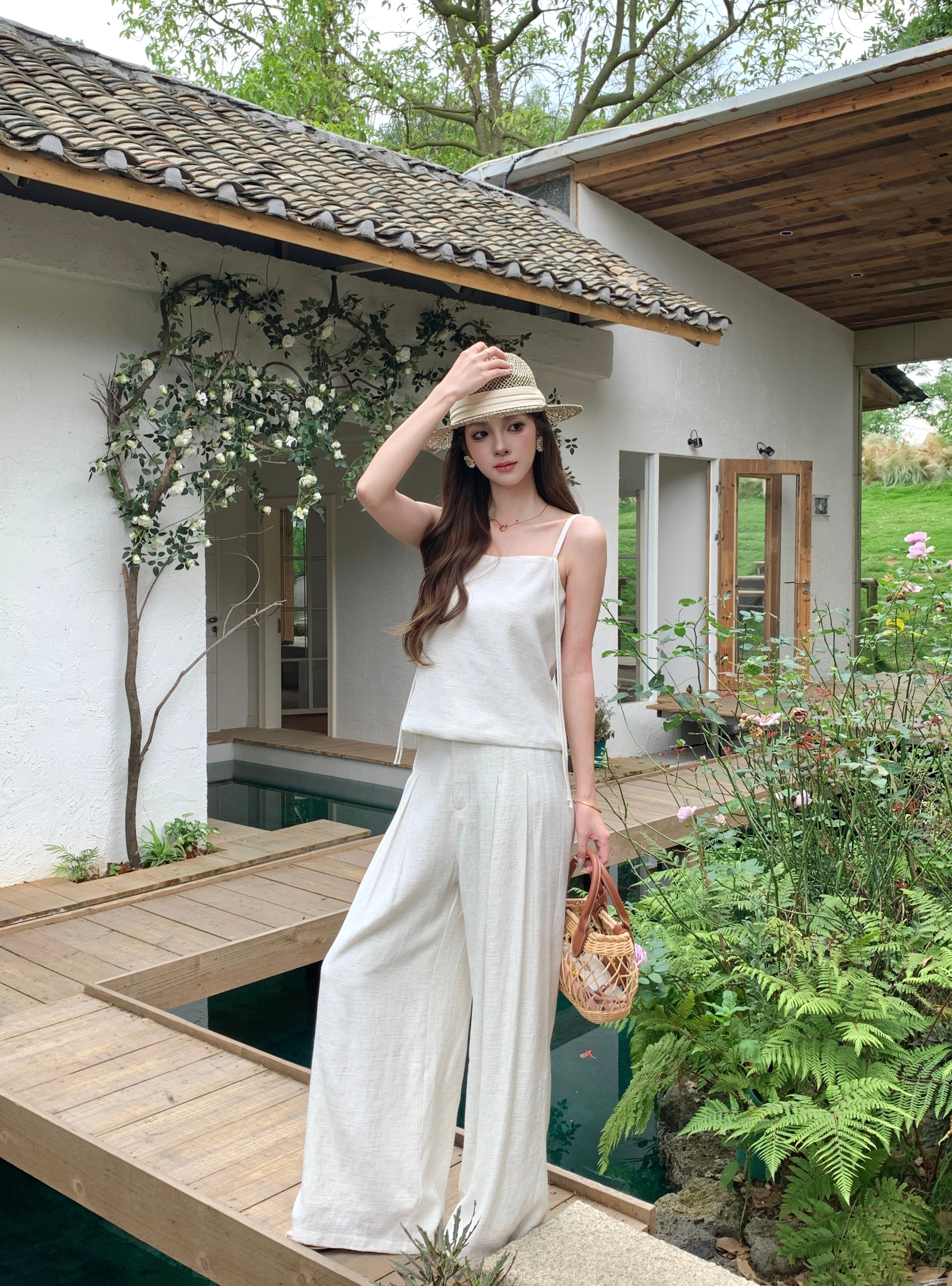 CELINE　ホワイト系Top's crop top in floral crocheted cotton - OFF WHITE | CELINE