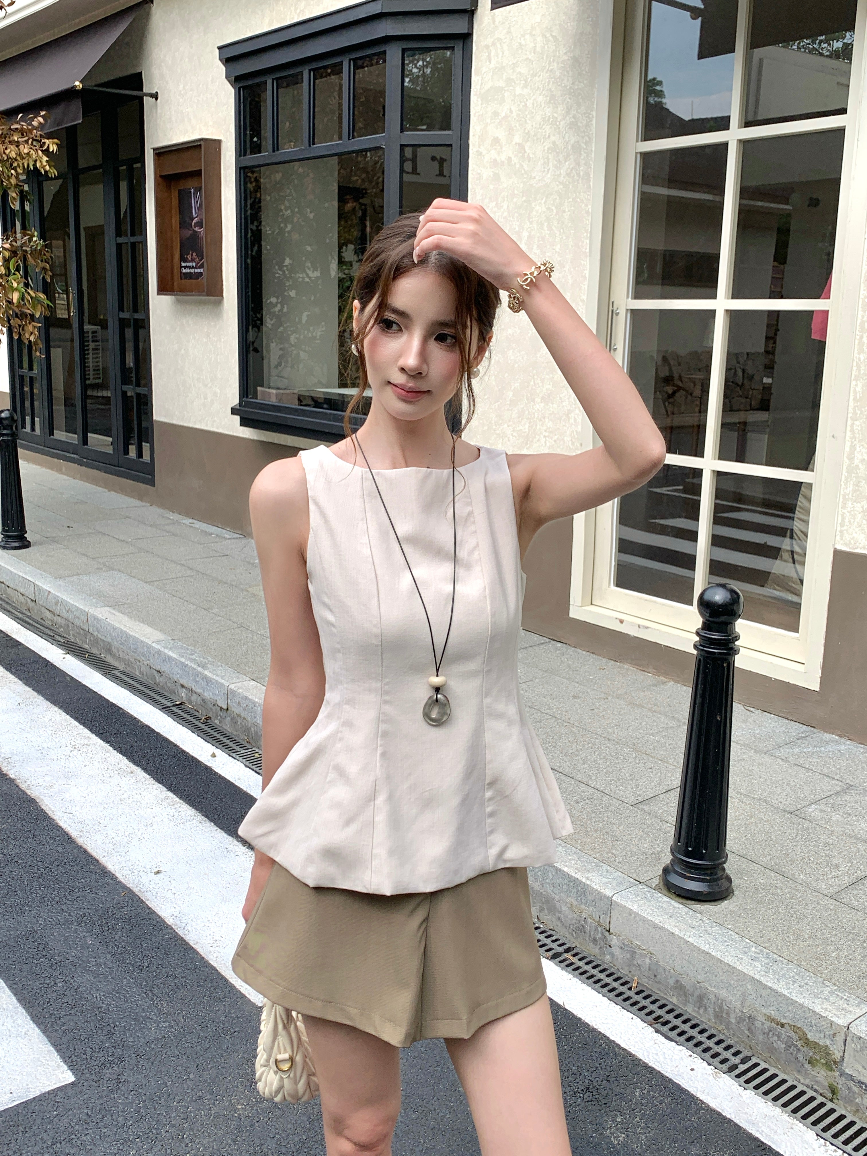 Leonie Top