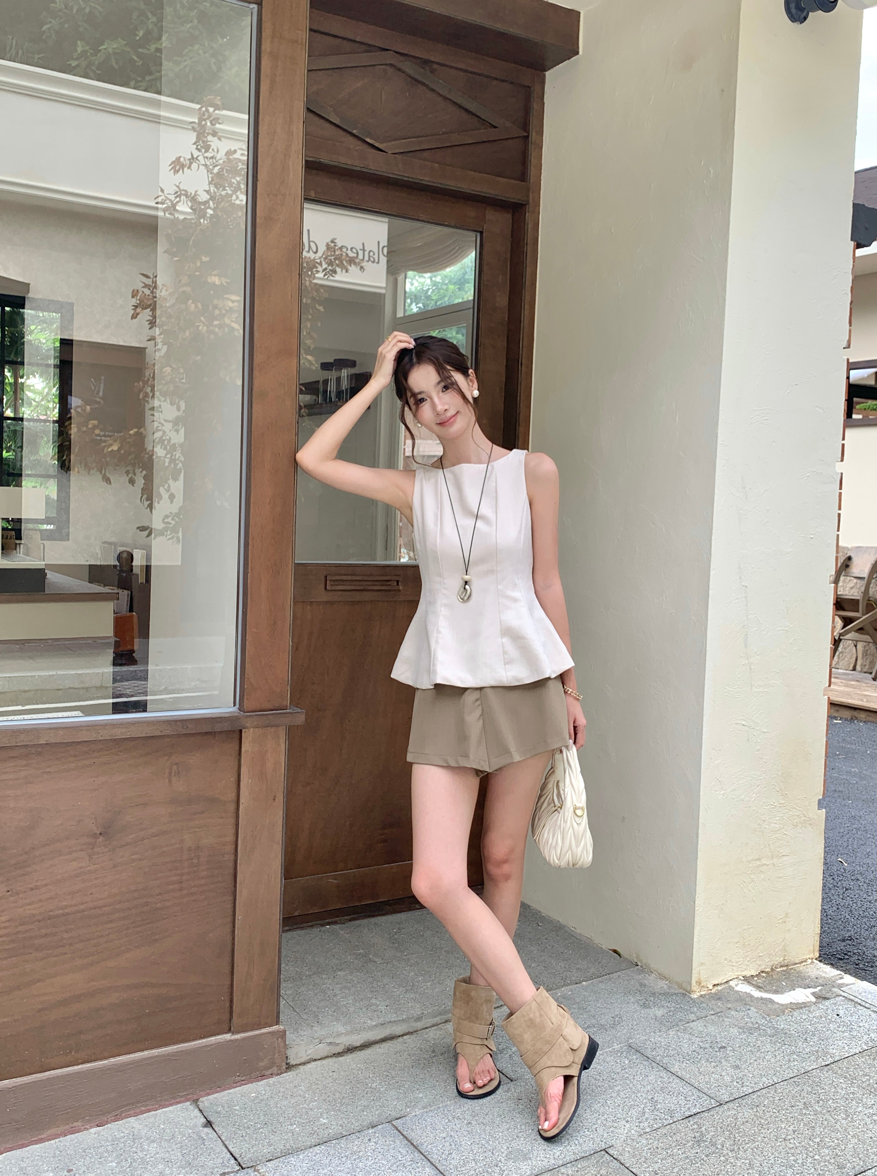 Leonie Top
