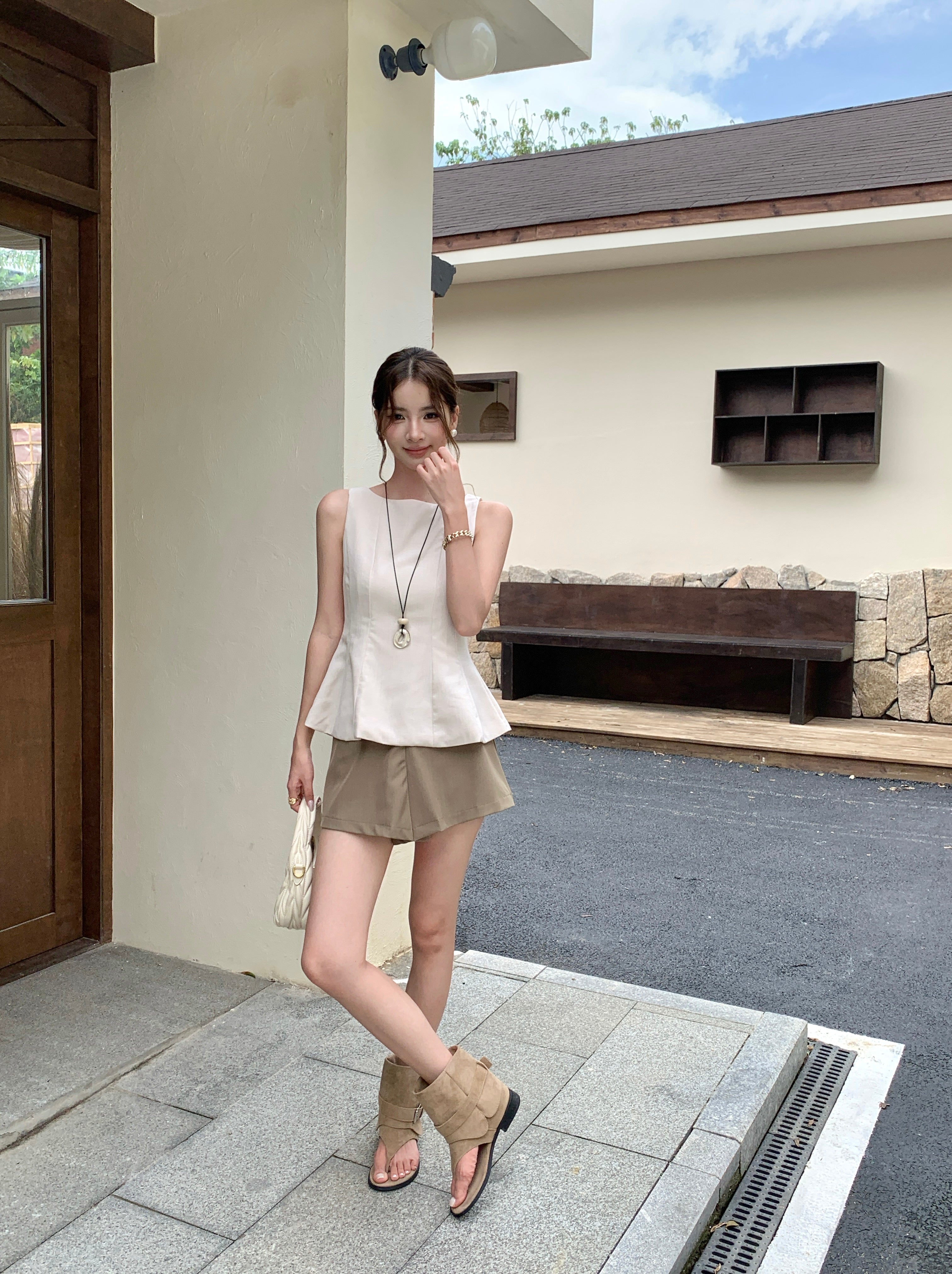 Leonie Top