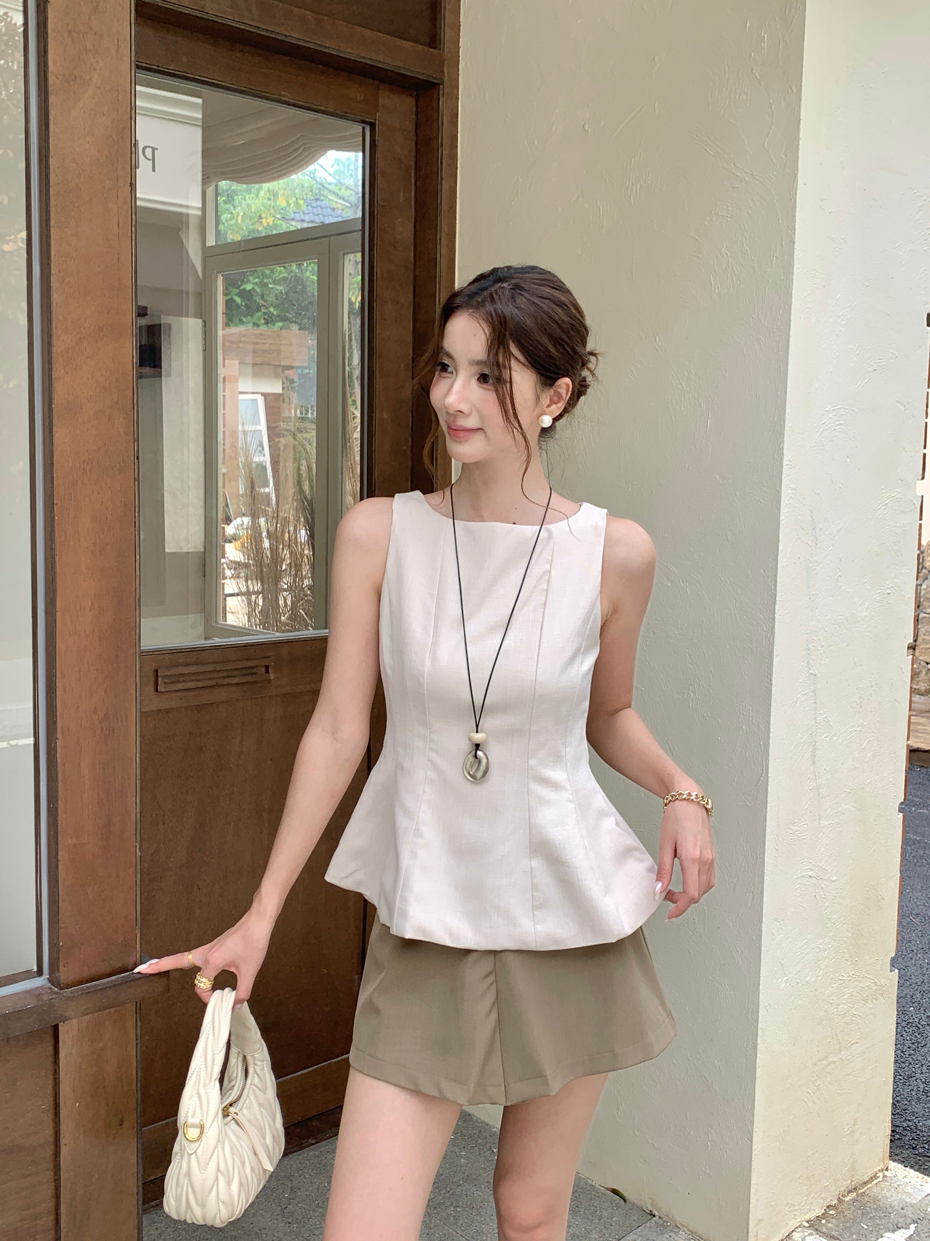 Leonie Top