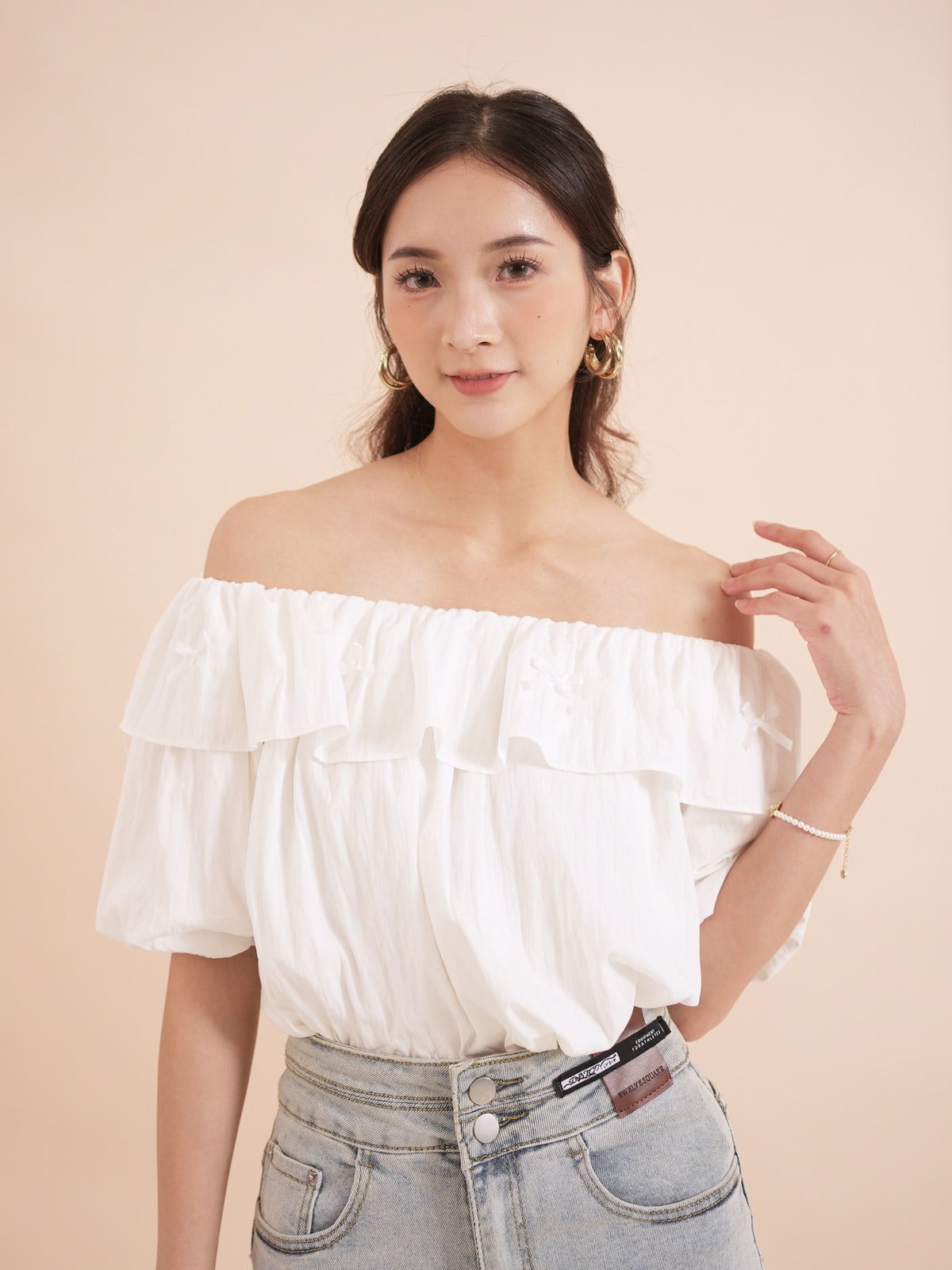 Off shoulder blouse outfit